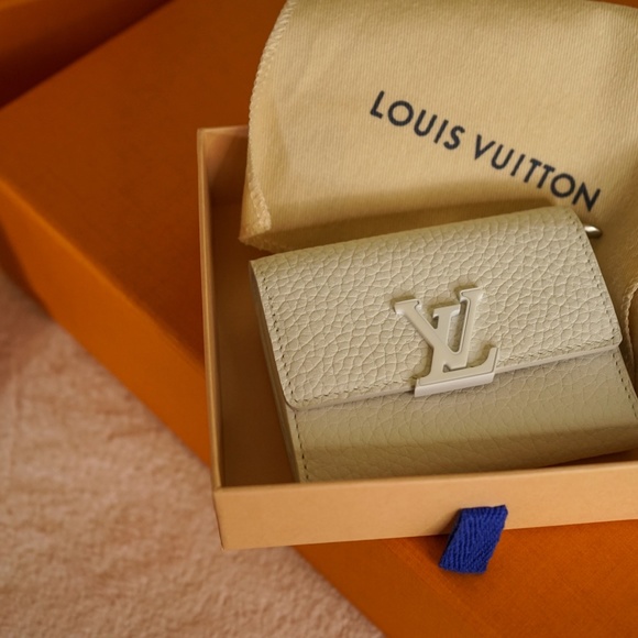 LV - CAPUCINES XS WALLET - Picture 2 of 4